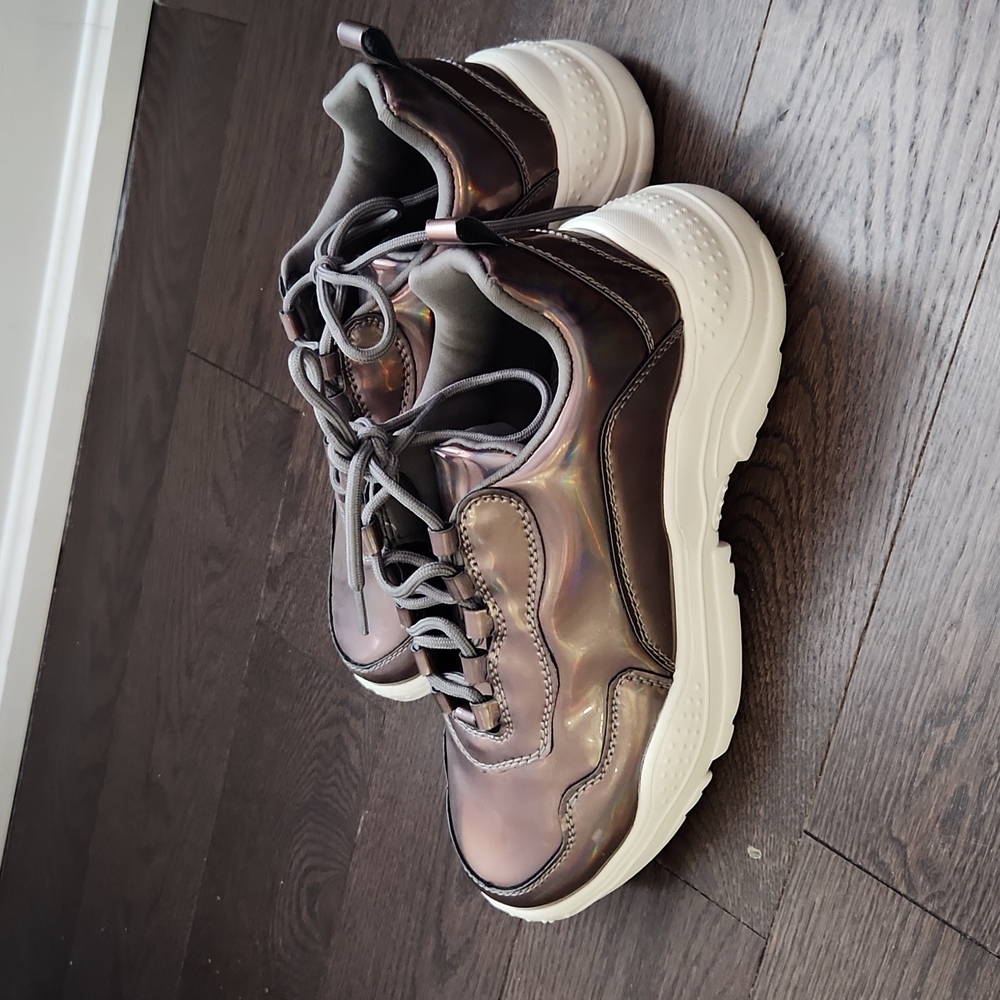 Super cute never worn metallic rave shoes!